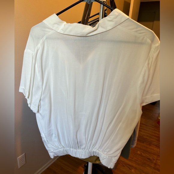 Cropped Button Up Collared Shirt - Picture 3 of 3